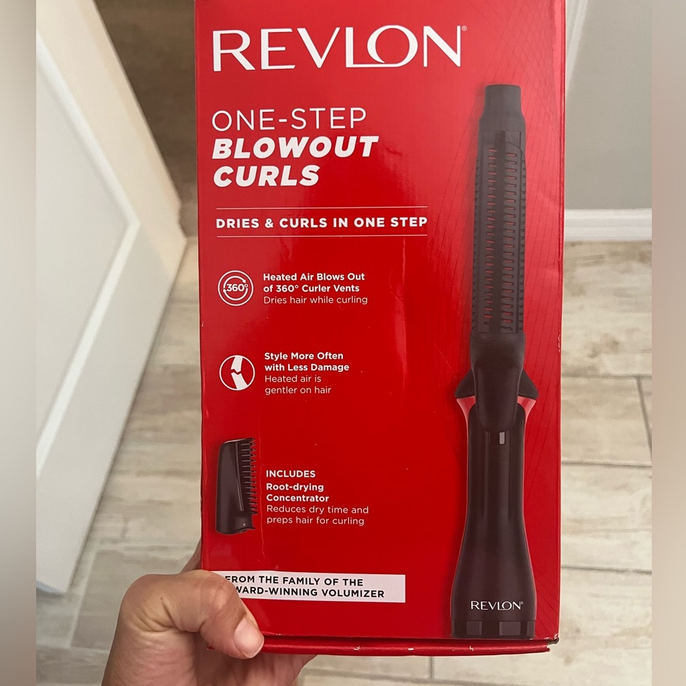 REVLON One-Step Blowout Curls | Dry and Curl in One Step